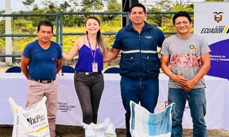 26 productores de Pastaza se beneficiaron con los paquetes / Foto: cortesía MAG