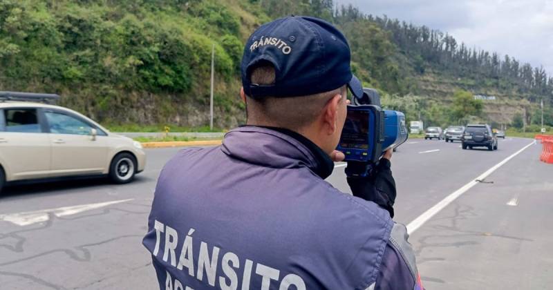 ¿Hasta qué hora es el Pico y placa en Quito? Desde las 6:00 hasta las 9:30 y de las 16:00 a las 20:00 / Foto: Shutterstock