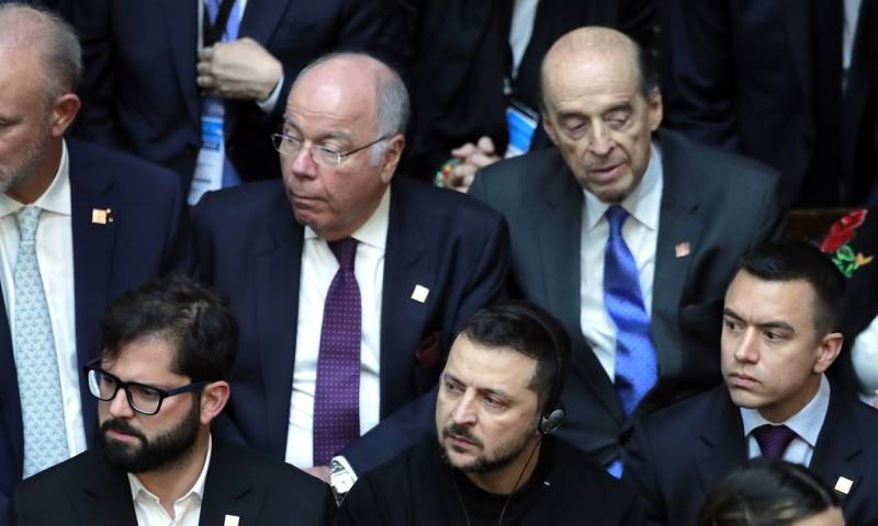 ambos mandatarios participan en la ceremonia de investidura como presidente de Javier Milei / Foto: EFE