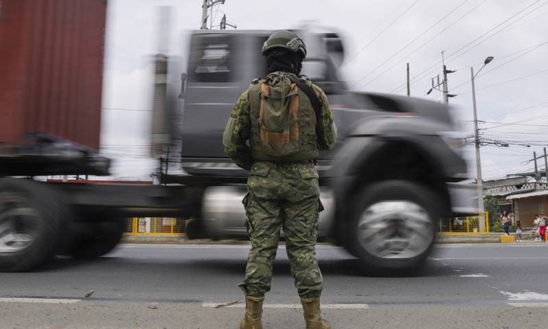 Chávez ratificó que "no existe evidencia" de que organizaciones criminales ecuatorianas posean armamento y explosivos de las Fuerzas Armadas peruanas/ Foto: cortesía EFE