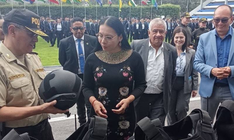 Diana Atamaint, presidenta del CNE, estuvo presente en la ceremonia / Foto: cortesía Ministerio del Interior